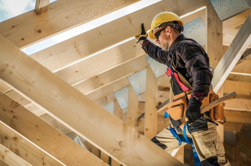 La r&eacute;novation d'une maison en bois demande des techniques sp&eacute;cifiques.